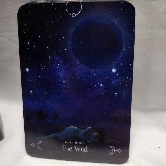 Queen of the Moon Oracle: Guidance through Lunar and Seasonal Energies - Picture 3 of 8